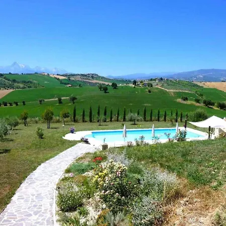 Lia Abruzzo 3*