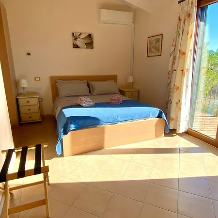 Lia Abruzzo Bed & Breakfast 3*